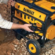 DEWALT DG6300B - DEWALT 6300W Generator W/Battery Start